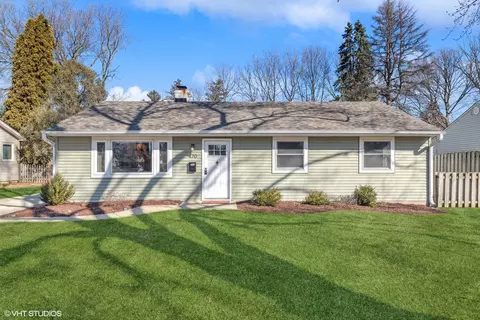 470 E Broadway Ave, Crystal Lake, IL 60014