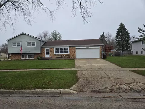 420 Dartmoor Dr, Crystal Lake, IL 60014