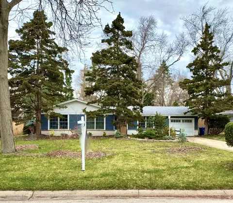 421 Bridle Ln, Wheaton, IL 60187