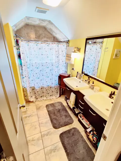 Bath - Undisclosed, Chicago, IL 60643 photo 2 of 4