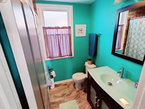 Bath - Undisclosed, Chicago, IL 60643 photo 1 of 4