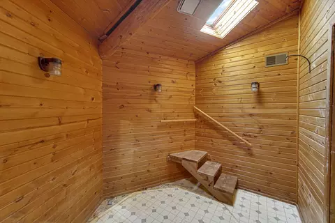 Bath - 394 Ash Ct, Dekalb, IL 60115 photo 1 of 2