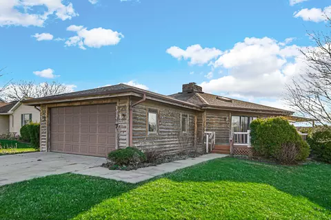 394 Ash Ct, Dekalb, IL 60115