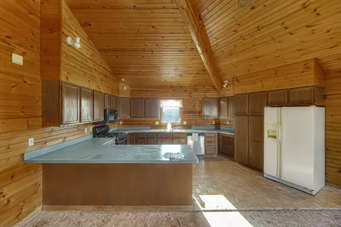 Kitchen - 394 Ash Ct, Dekalb, IL 60115 photo 2 of 4