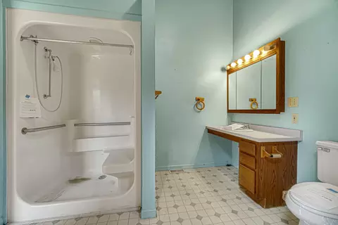 Bath - 394 Ash Ct, Dekalb, IL 60115 photo 2 of 2