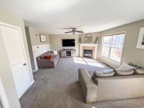 Living - 2995 Wolf Creek Ln, Normal, IL 61761 photo 3 of 5