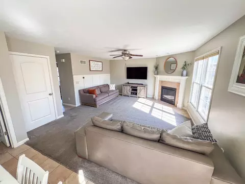 Living - 2995 Wolf Creek Ln, Normal, IL 61761 photo 4 of 5