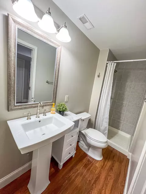 Bath - 2995 Wolf Creek Ln, Normal, IL 61761 photo 4 of 4