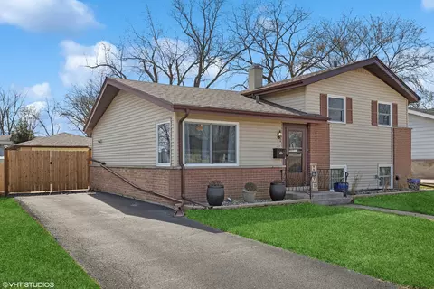443 W Moreland Ave, Addison, IL 60101