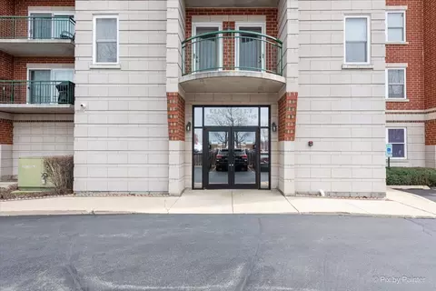 104 N Plum Grove Rd #202, Palatine, IL 60067
