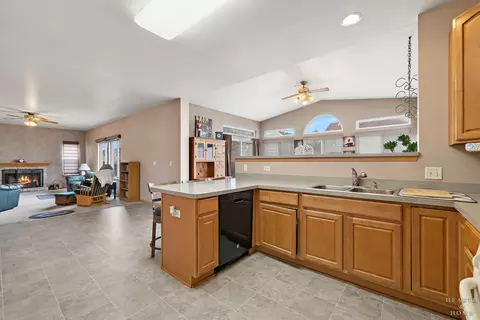 Kitchen - 6215 Brixton Ct, Plainfield, IL 60586 photo 3 of 5