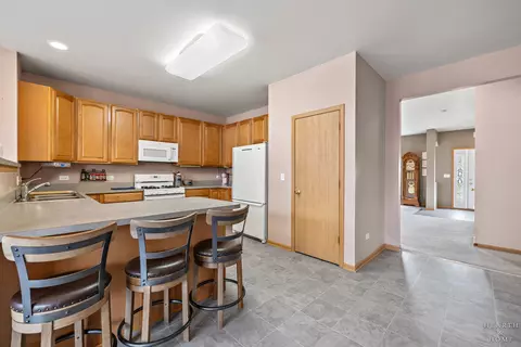 Kitchen - 6215 Brixton Ct, Plainfield, IL 60586 photo 5 of 5