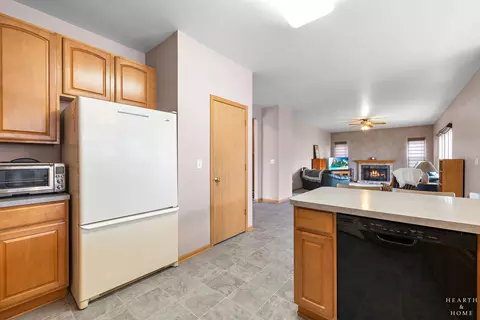 Kitchen - 6215 Brixton Ct, Plainfield, IL 60586 photo 4 of 5