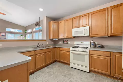 Kitchen - 6215 Brixton Ct, Plainfield, IL 60586 photo 2 of 5