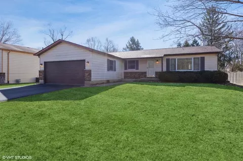 9217 Arthur St, Crystal Lake, IL 60014