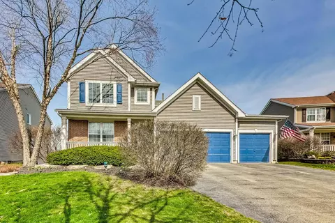 8 Winterberry Ct, Streamwood, IL 60107