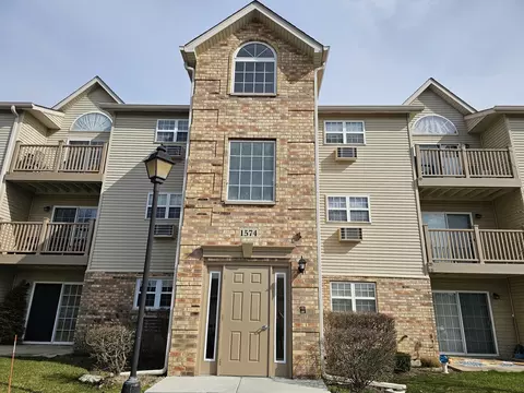 1574 W Crystal Rock Ct #1-B, Round Lake Beach, IL 60073