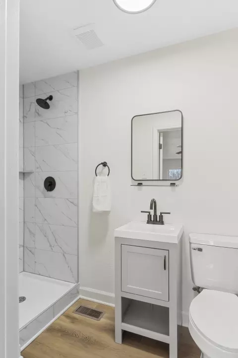 Bath - 2803 Maplewood Dr, Champaign, IL 61821 photo 3 of 4