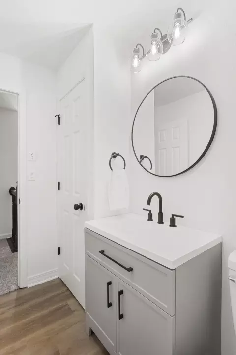 Bath - 2803 Maplewood Dr, Champaign, IL 61821 photo 1 of 4
