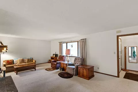 566 Wolverine Ln, Dixon, IL 61021 photo 7