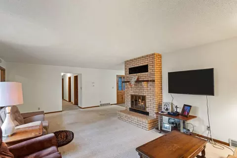 566 Wolverine Ln, Dixon, IL 61021 photo 8