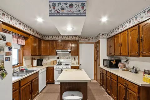 566 Wolverine Ln, Dixon, IL 61021 photo 12