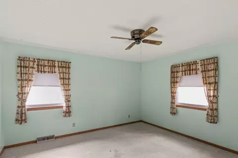 566 Wolverine Ln, Dixon, IL 61021 photo 23