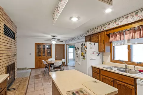 566 Wolverine Ln, Dixon, IL 61021 photo 13