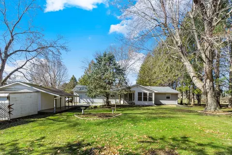 566 Wolverine Ln, Dixon, IL 61021 photo 5