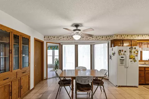 566 Wolverine Ln, Dixon, IL 61021 photo 10
