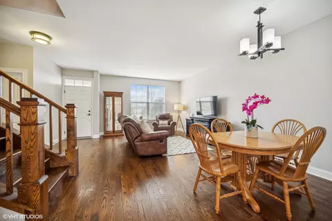 2045 Dauntless Dr, Glenview, IL 60026 photo 5