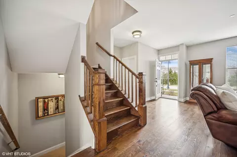 2045 Dauntless Dr, Glenview, IL 60026 photo 3