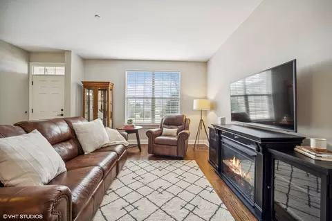 2045 Dauntless Dr, Glenview, IL 60026 photo 4