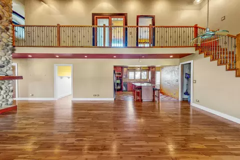 Living - 4 N269 5th Ave, Addison, IL 60101 photo 4 of 5