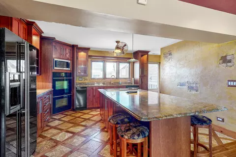 Kitchen - 4 N269 5th Ave, Addison, IL 60101 photo 1 of 2