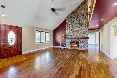 Living - 4 N269 5th Ave, Addison, IL 60101 photo 3 of 5