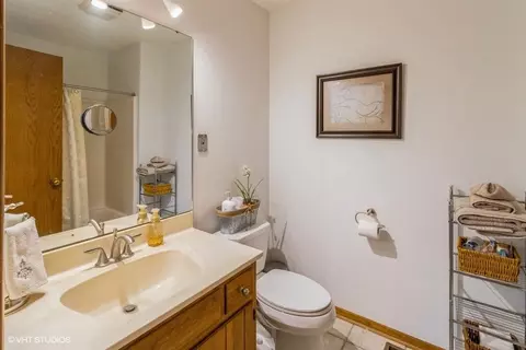Bath - 155 Forestview Dr, Elgin, IL 60120 photo 6 of 6