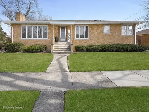5313 W 102nd St, Oak Lawn, IL 60453