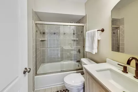 Bath - 330 Lincoln St, Hoffman Estates, IL 60169 photo 2 of 2