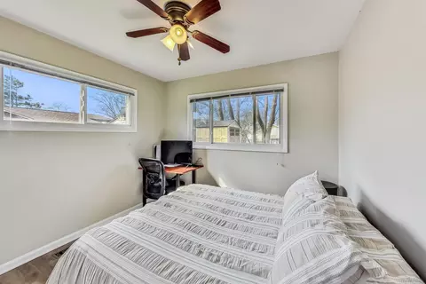 Bedroom - 330 Lincoln St, Hoffman Estates, IL 60169 photo 7 of 9