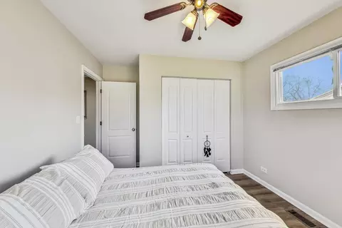 Bedroom - 330 Lincoln St, Hoffman Estates, IL 60169 photo 9 of 9