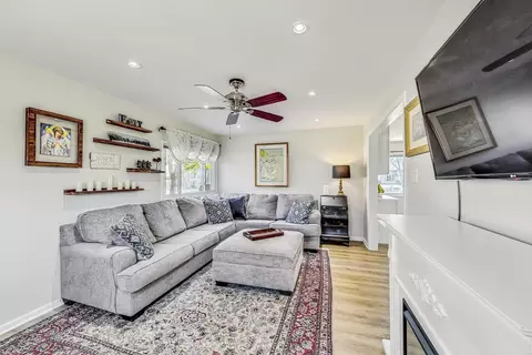 Living - 330 Lincoln St, Hoffman Estates, IL 60169 photo 3 of 3