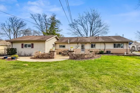 Exterior - 330 Lincoln St, Hoffman Estates, IL 60169 photo 5 of 9
