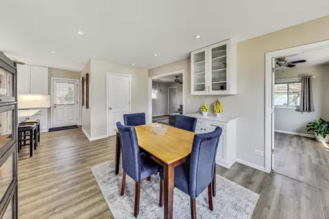 Dining - 330 Lincoln St, Hoffman Estates, IL 60169 photo 1 of 3