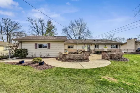 Exterior - 330 Lincoln St, Hoffman Estates, IL 60169 photo 6 of 9