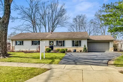 330 Lincoln St, Hoffman Estates, IL 60169