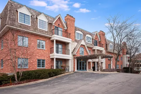 151 E Laurel Ave #204, Lake Forest, IL 60045