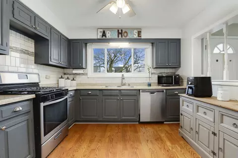 Kitchen - 453 Geneva Ave, Hillside, IL 60162 photo 2 of 2