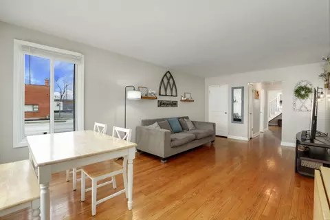 Living - 453 Geneva Ave, Hillside, IL 60162 photo 3 of 4