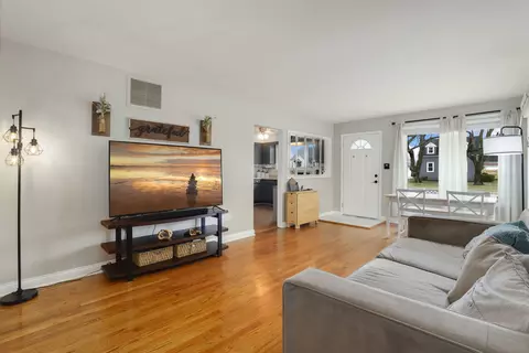 Living - 453 Geneva Ave, Hillside, IL 60162 photo 1 of 4